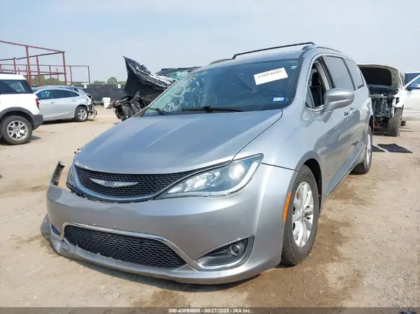 2C4RC1BG3KR554754 2019 CHRYSLER PACIFICA - Image 2