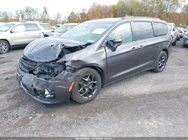 2C4RC1BG3KR560649 2019 CHRYSLER PACIFICA - Image 2