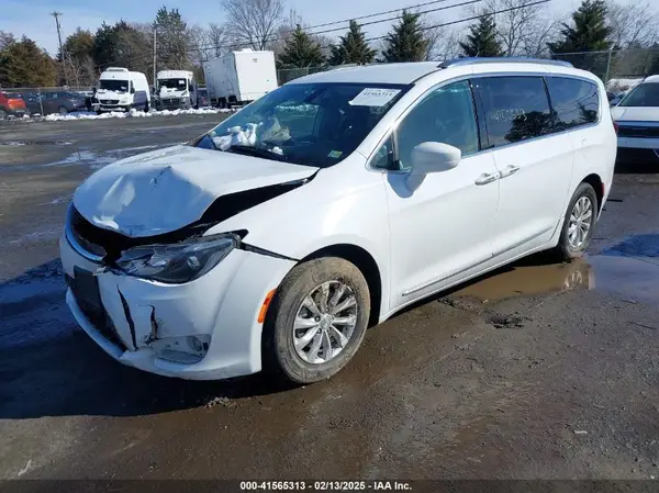 2C4RC1BG3KR561168 2019 CHRYSLER PACIFICA - Image 2