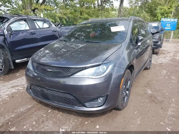 2C4RC1BG3KR569657 2019 CHRYSLER PACIFICA - Image 2