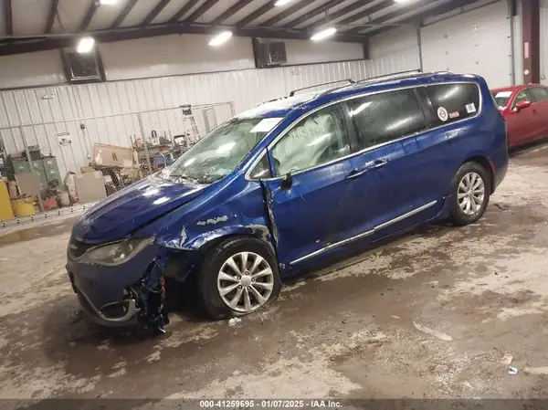 2C4RC1BG3KR589018 2019 CHRYSLER PACIFICA - Image 2