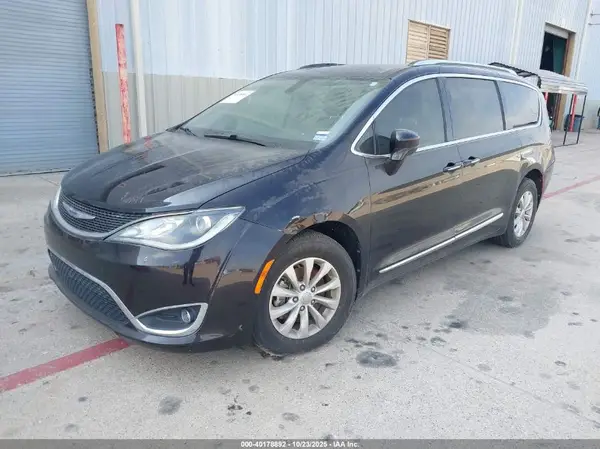 2C4RC1BG3KR613530 2019 CHRYSLER PACIFICA - Image 2