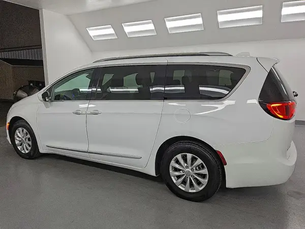 2C4RC1BG3KR624995 2019 CHRYSLER PACIFICA - Image 2