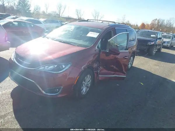 2C4RC1BG3KR625211 2019 CHRYSLER PACIFICA - Image 2