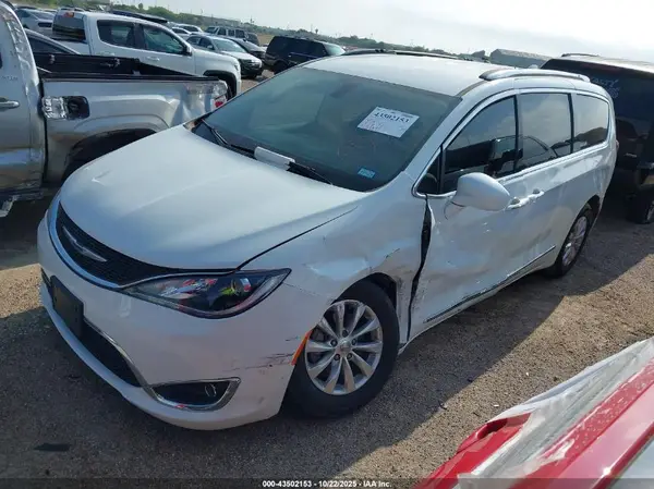 2C4RC1BG3KR626584 2019 CHRYSLER PACIFICA - Image 2