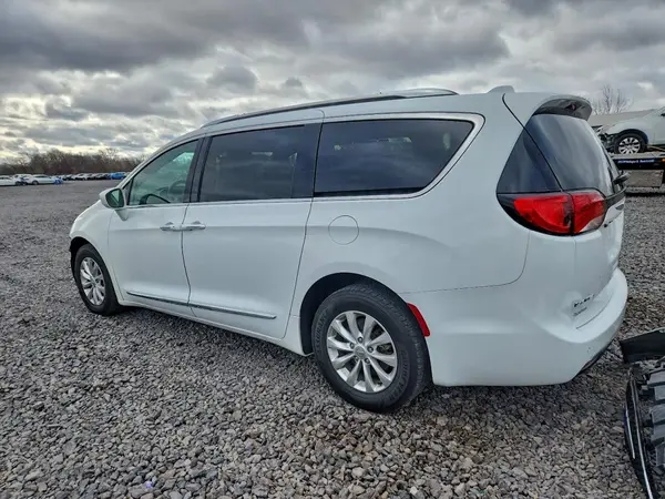 2C4RC1BG3KR650447 2019 CHRYSLER PACIFICA - Image 2