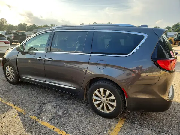 2C4RC1BG3KR650867 2019 CHRYSLER PACIFICA - Image 2