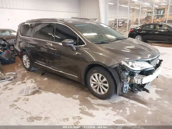 2C4RC1BG3KR685540 2019 CHRYSLER PACIFICA - Image 1