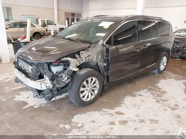2C4RC1BG3KR685540 2019 CHRYSLER PACIFICA - Image 2