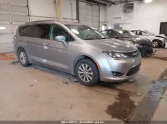 2C4RC1BG3KR698319 2019 CHRYSLER PACIFICA