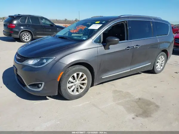 2C4RC1BG3KR704703 2019 CHRYSLER PACIFICA - Image 2