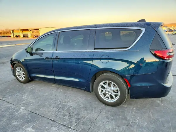 2C4RC1BG3PR505609 2023 CHRYSLER PACIFICA - Image 2