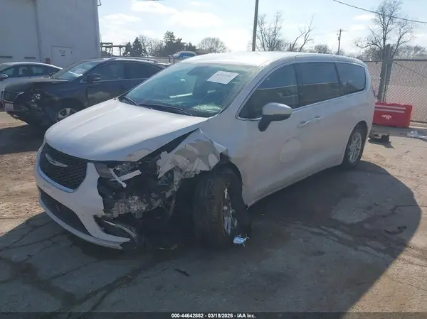 2C4RC1BG3PR521373 2023 CHRYSLER PACIFICA - Image 2