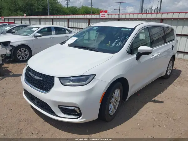 2C4RC1BG3PR552137 2023 CHRYSLER PACIFICA - Image 2