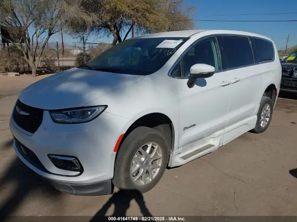 2C4RC1BG3PR579080 2023 CHRYSLER PACIFICA - Image 2