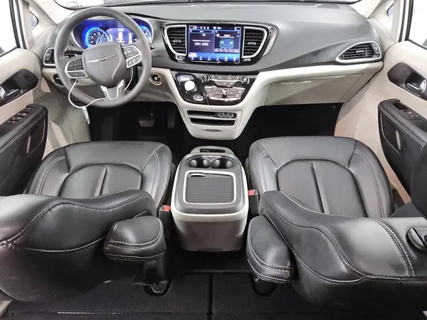 2C4RC1BG3PR585865 2023 CHRYSLER PACIFICA - Image 8