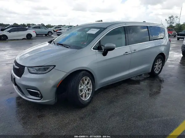 2C4RC1BG3PR586661 2023 CHRYSLER PACIFICA - Image 2