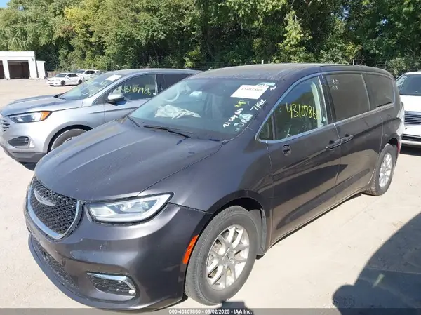 2C4RC1BG3PR612739 2023 CHRYSLER PACIFICA - Image 2