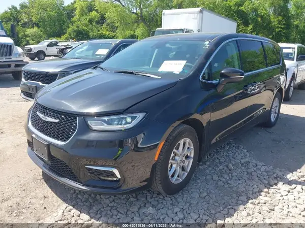 2C4RC1BG3PR615821 2023 CHRYSLER PACIFICA - Image 2