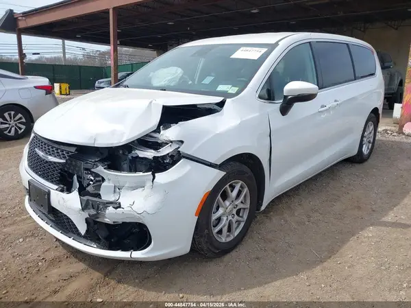 2C4RC1BG3PR624924 2023 CHRYSLER PACIFICA - Image 2