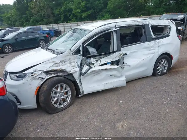 2C4RC1BG3RR202770 2024 CHRYSLER PACIFICA - Image 2