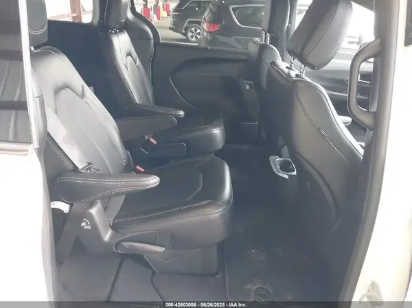2C4RC1BG3SR513685 2025 CHRYSLER PACIFICA - Image 8