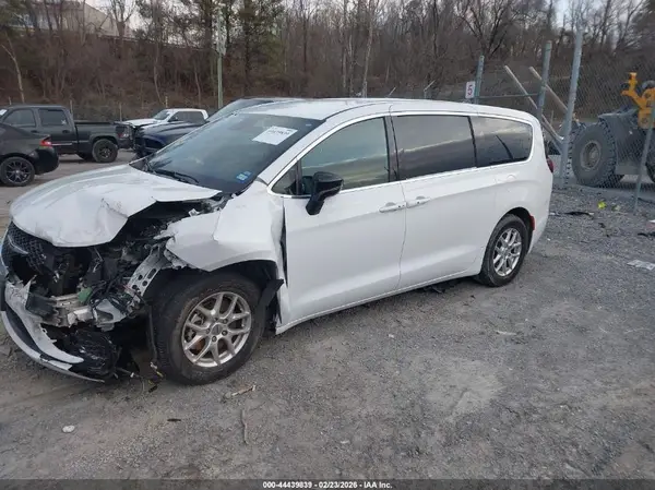 2C4RC1BG3SR562272 2025 CHRYSLER PACIFICA - Image 2