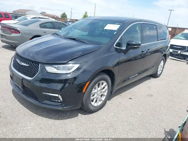 2C4RC1BG3SR574695 2025 CHRYSLER PACIFICA - Image 2