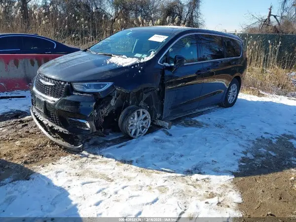 2C4RC1BG3SR584658 2025 CHRYSLER PACIFICA - Image 2