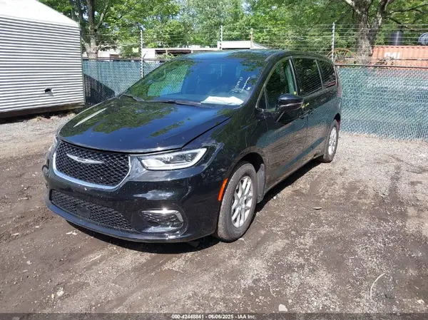 2C4RC1BG3SR584689 2025 CHRYSLER PACIFICA - Image 2
