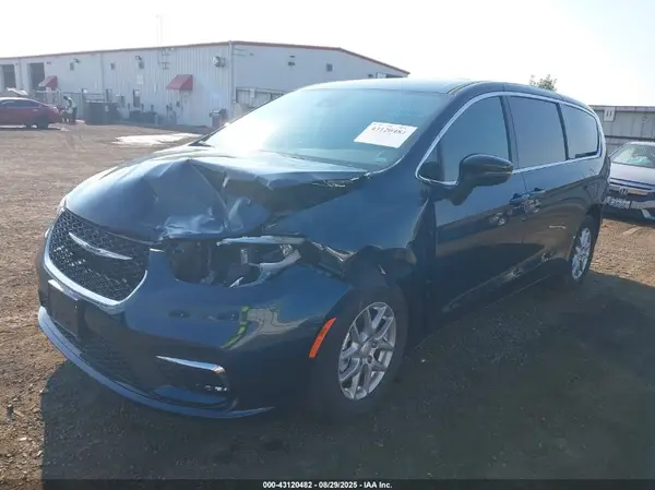 2C4RC1BG3SR585003 2025 CHRYSLER PACIFICA - Image 2
