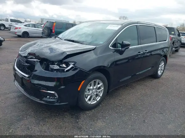 2C4RC1BG3TR181328 2026 CHRYSLER PACIFICA - Image 2