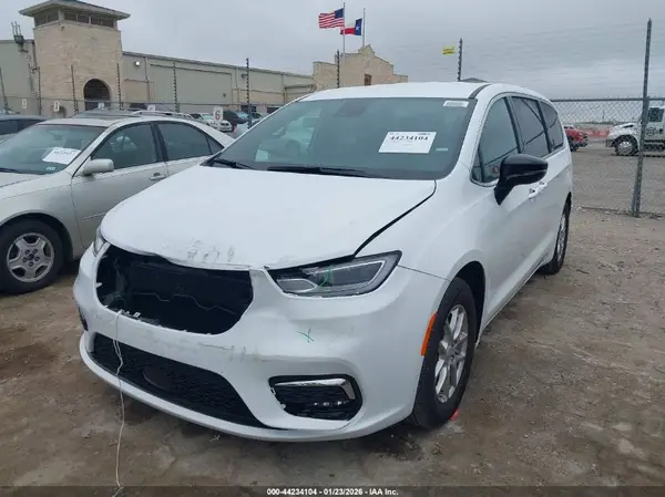 2C4RC1BG3TR186805 2026 CHRYSLER PACIFICA - Image 2