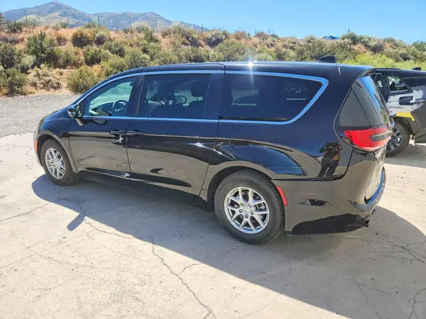 2C4RC1BG3TR225697 2026 CHRYSLER PACIFICA - Image 2