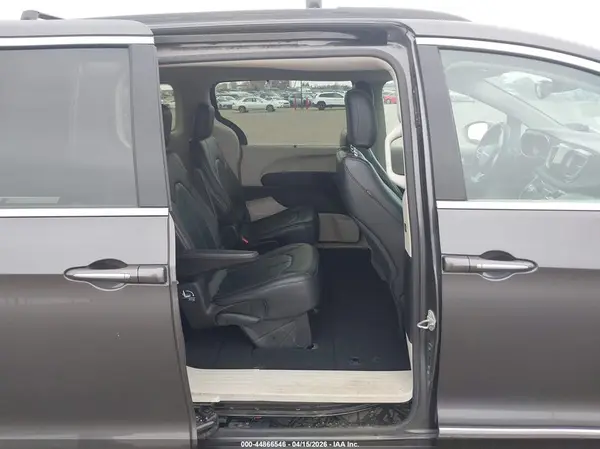 2C4RC1BG4HR501828 2017 CHRYSLER PACIFICA - Image 8