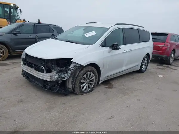 2C4RC1BG4HR506849 2017 CHRYSLER PACIFICA - Image 2