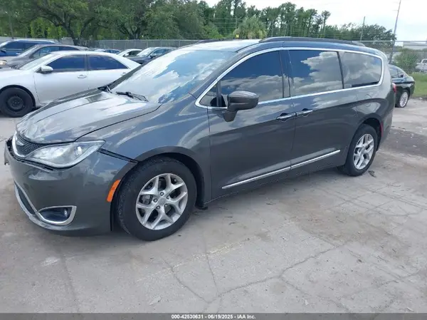 2C4RC1BG4HR516068 2017 CHRYSLER PACIFICA - Image 2