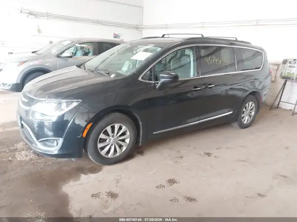 2C4RC1BG4HR517186 2017 CHRYSLER PACIFICA - Image 2