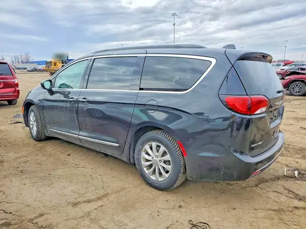 2C4RC1BG4HR517396 2017 CHRYSLER PACIFICA - Image 2