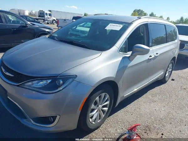 2C4RC1BG4HR524834 2017 CHRYSLER PACIFICA - Image 2