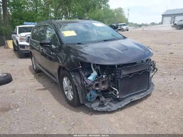 2C4RC1BG4HR525661 2017 CHRYSLER PACIFICA - Image 1