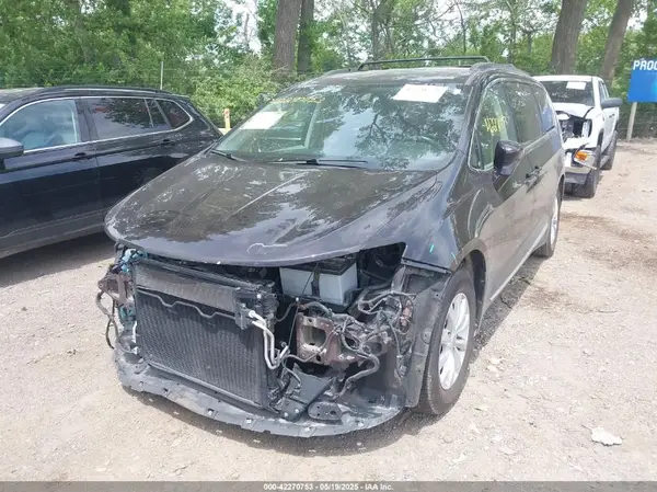 2C4RC1BG4HR525661 2017 CHRYSLER PACIFICA - Image 2
