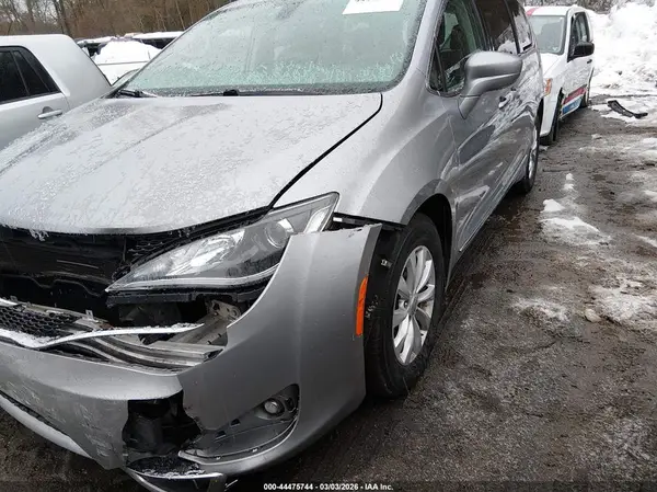 2C4RC1BG4HR526342 2017 CHRYSLER PACIFICA - Image 2