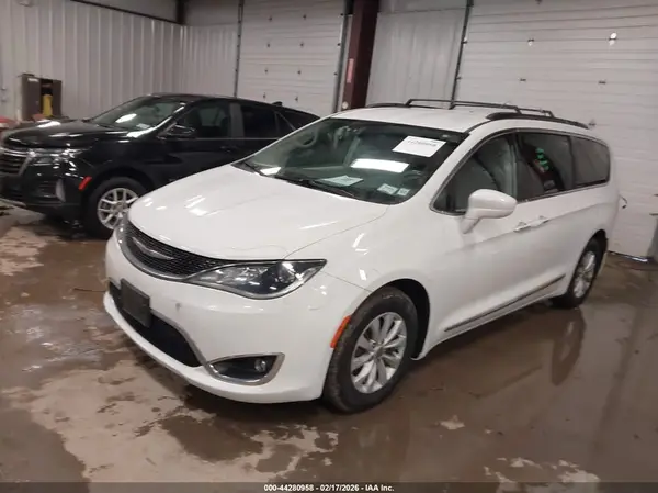 2C4RC1BG4HR527202 2017 CHRYSLER PACIFICA - Image 2
