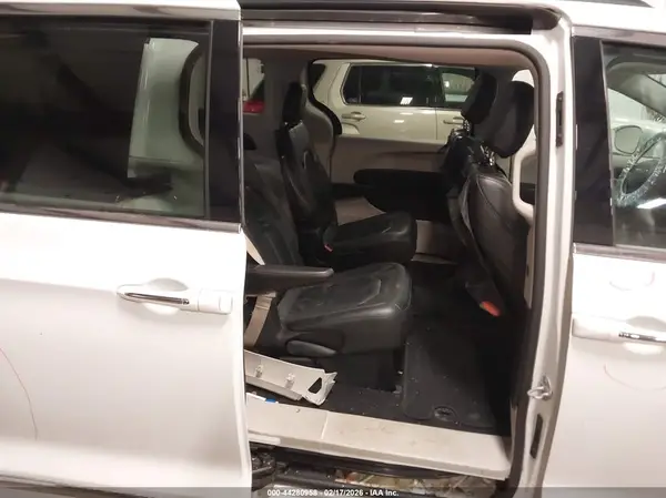 2C4RC1BG4HR527202 2017 CHRYSLER PACIFICA - Image 8