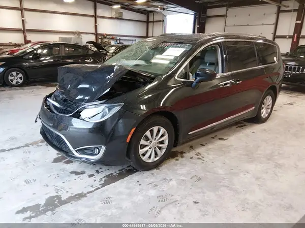 2C4RC1BG4HR530150 2017 CHRYSLER PACIFICA - Image 2