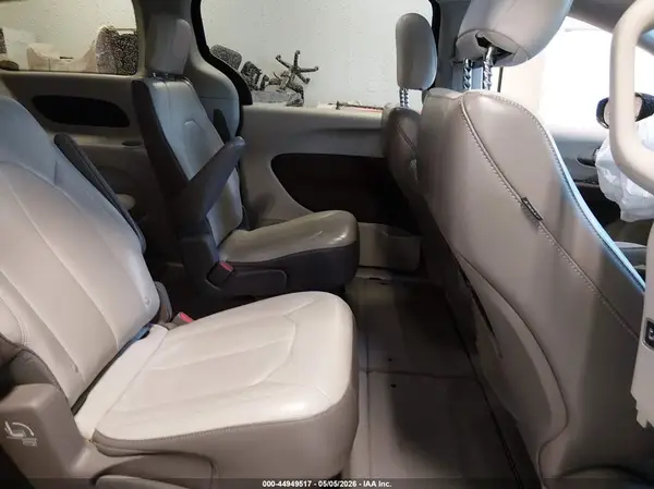 2C4RC1BG4HR530150 2017 CHRYSLER PACIFICA - Image 8
