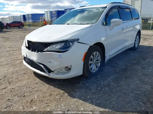 2C4RC1BG4HR536076 2017 CHRYSLER PACIFICA - Image 2