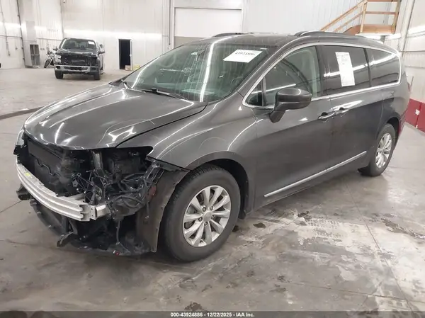 2C4RC1BG4HR538118 2017 CHRYSLER PACIFICA - Image 2