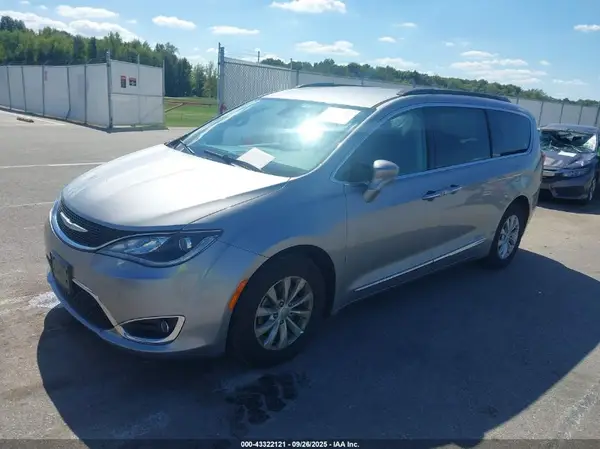 2C4RC1BG4HR540225 2017 CHRYSLER PACIFICA - Image 2